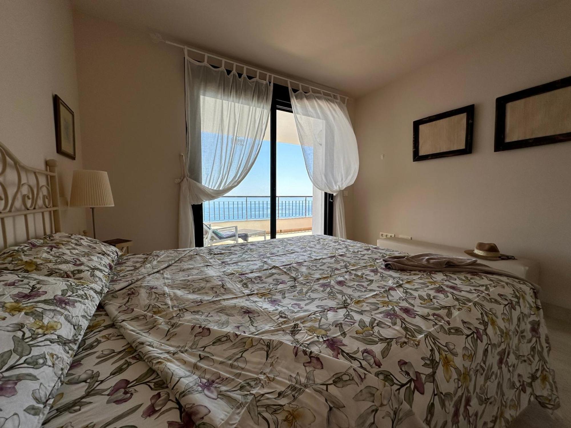 Apartamento Frente Al Mar Con Parking Privado Torrox Ngoại thất bức ảnh